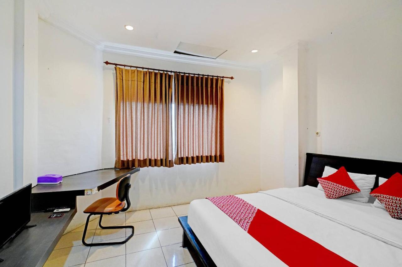 Oyo 90450 Sentra Inn Medan Buitenkant foto
