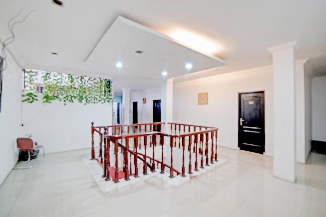 Oyo 90450 Sentra Inn Medan Buitenkant foto