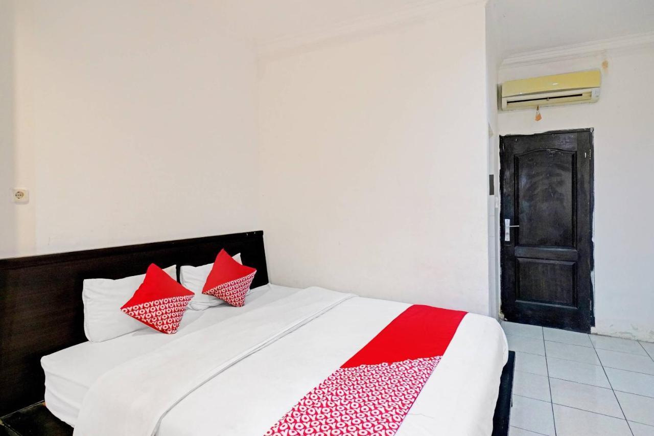 Oyo 90450 Sentra Inn Medan Buitenkant foto