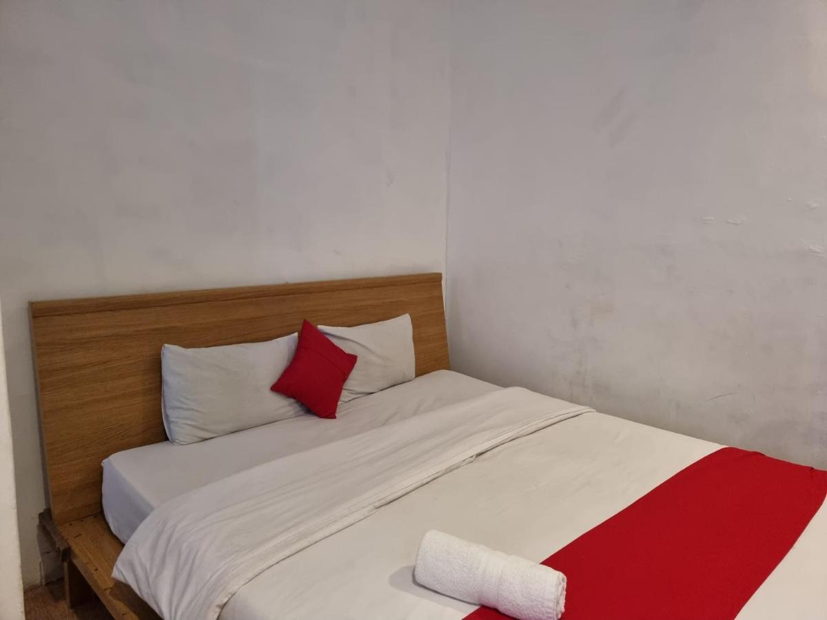 Oyo 90450 Sentra Inn Medan Buitenkant foto